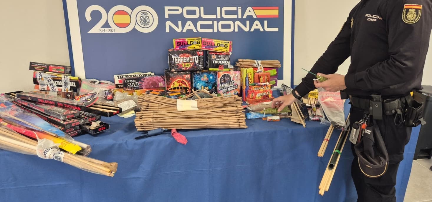 Imagen del operativo policial que ha terminado con 13 detenciones por uso indebido de material pirotécnico