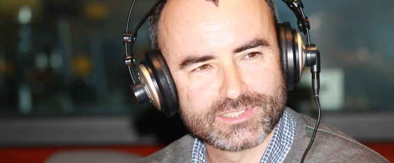 El psicólogo y autor Rafael Santandreu, en los estudios de Radio Barcelona.