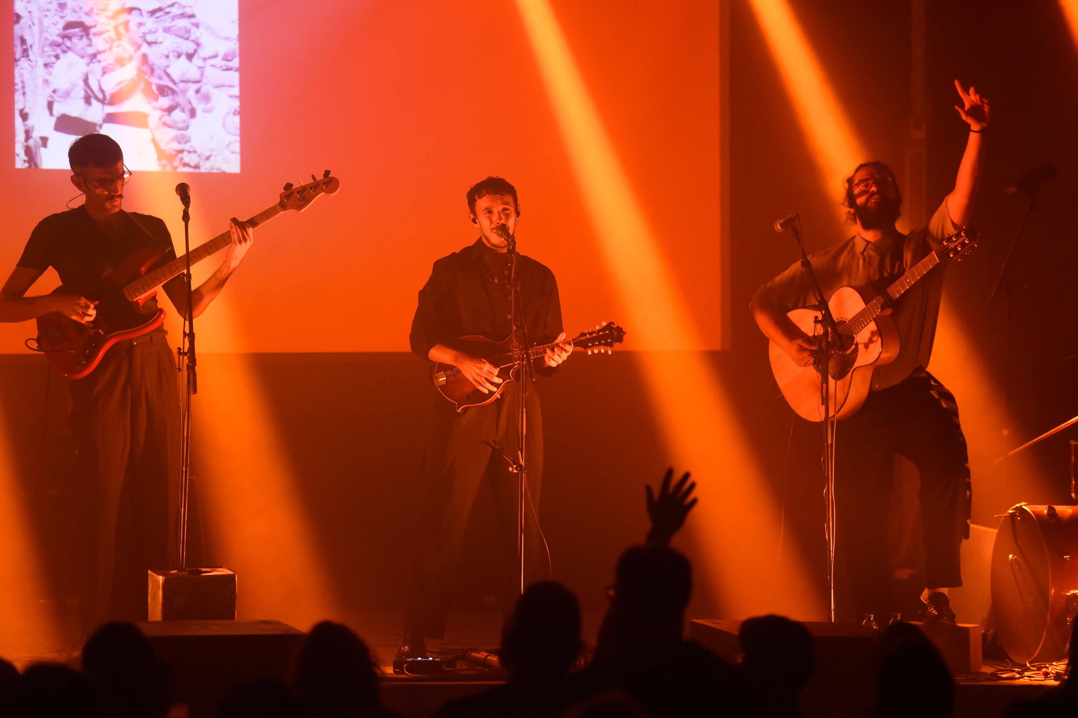 Noche de música en Ayerbe, con Extrarradios y las actuaciones de La C.O.S.A., Stranded Horse & Boubacar Cissokho, El Nido y Dulzaro