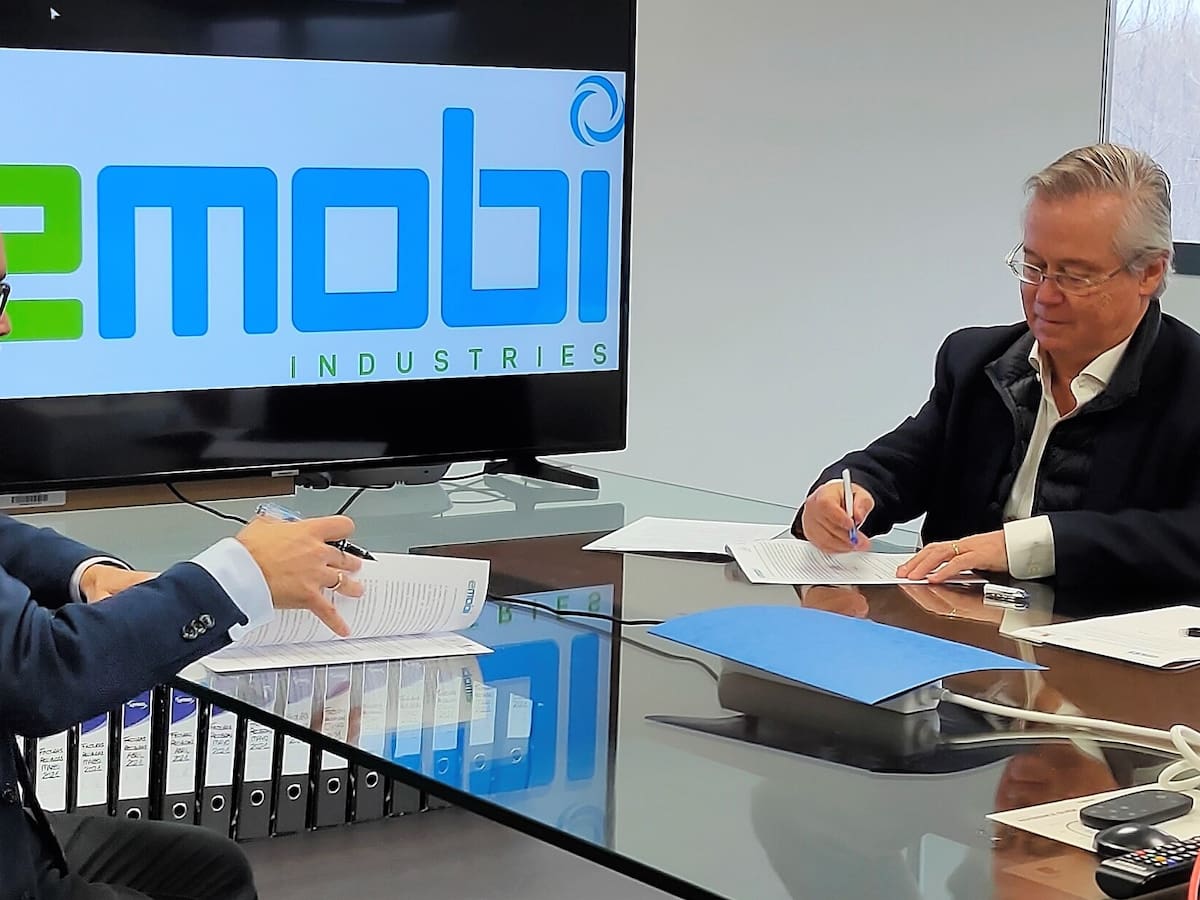 Firmado el acuerdo por el que la Fundación Santa Bárbara formará a personal que contratará Emobi