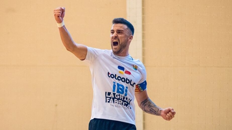 Luis Tejero celebra un gol con el Totcable Futsal Ibi