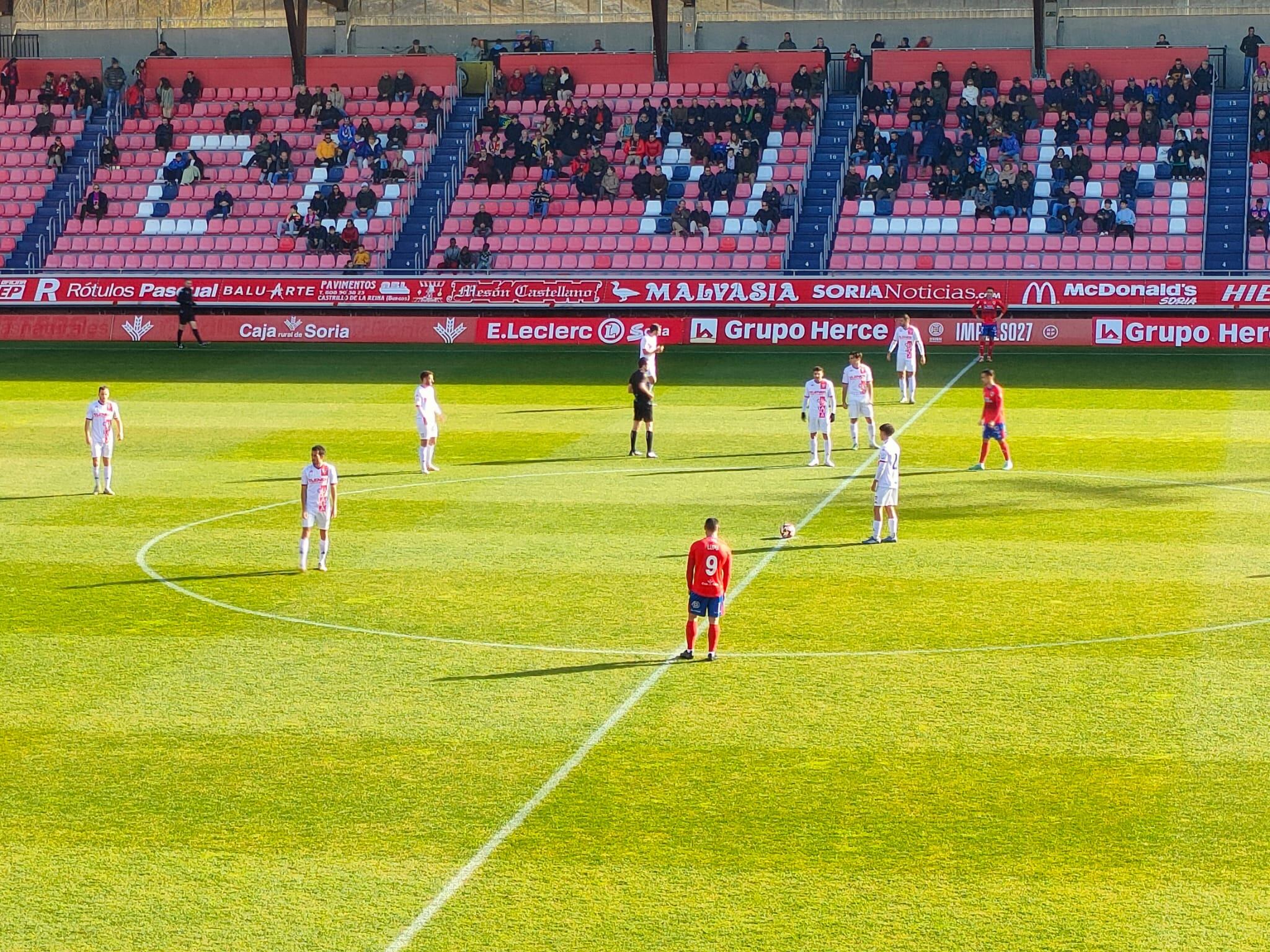 El Numancia cayó 0-2 en Los Pajaritos ante el Guadalajara.