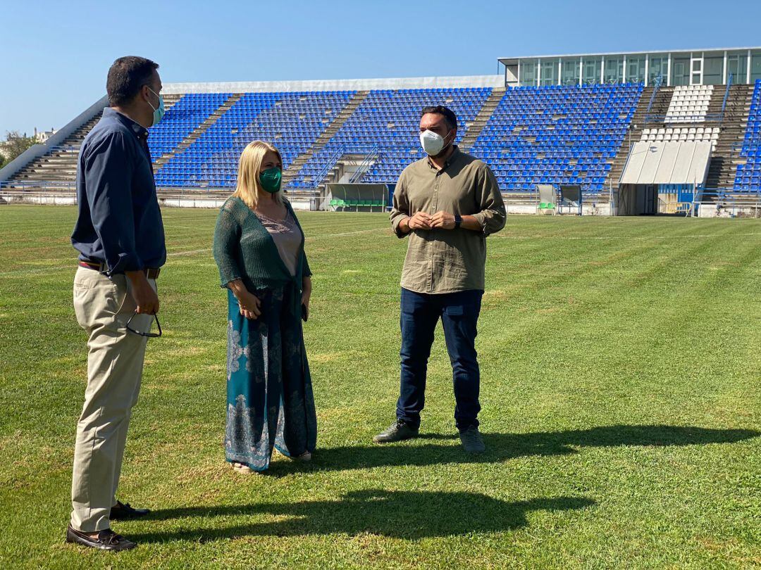 La alcaldesa en el campo Pedro Garrido