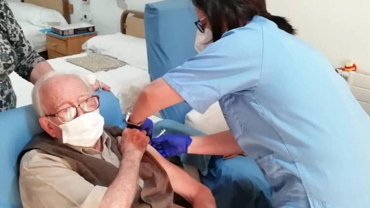 Antonio Caro, primer jiennense vacunado contra la Covid: "Ya tengo la tercera dosis y todo correcto"