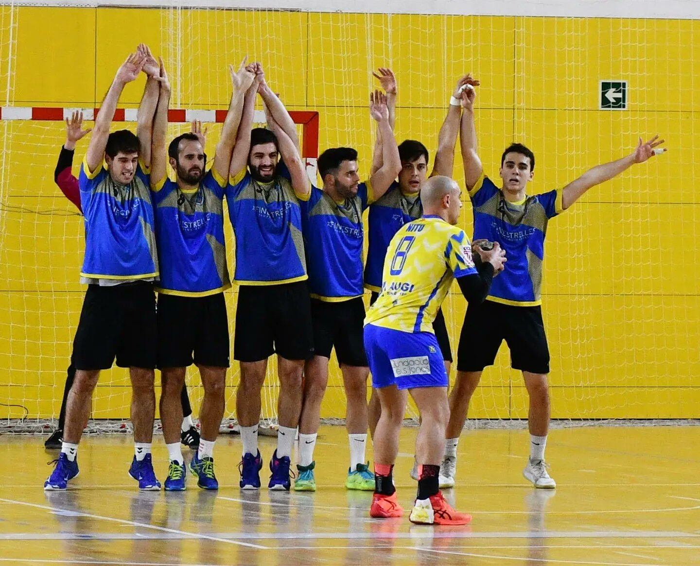 La defensa de Esplugues durante un encuentro de la presente temporada