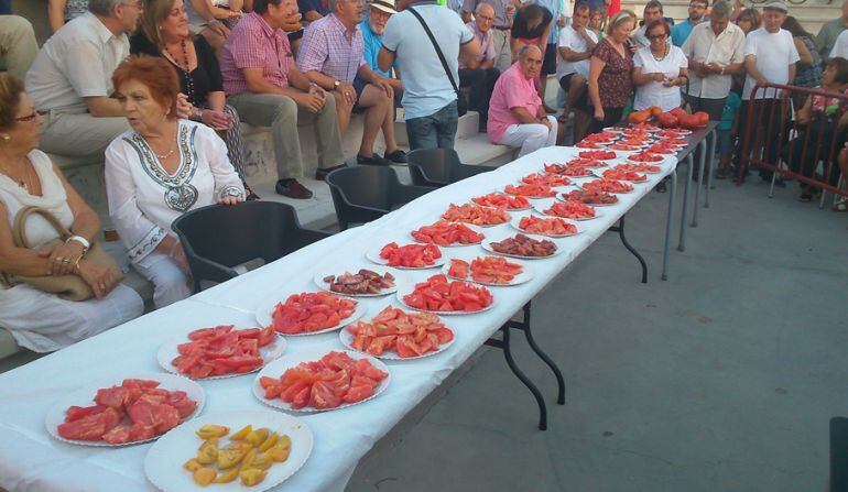 Otros municipios serranos como Colmenar Viejo también premian sus mejores tomates, generando gran expectación entre los vecinos