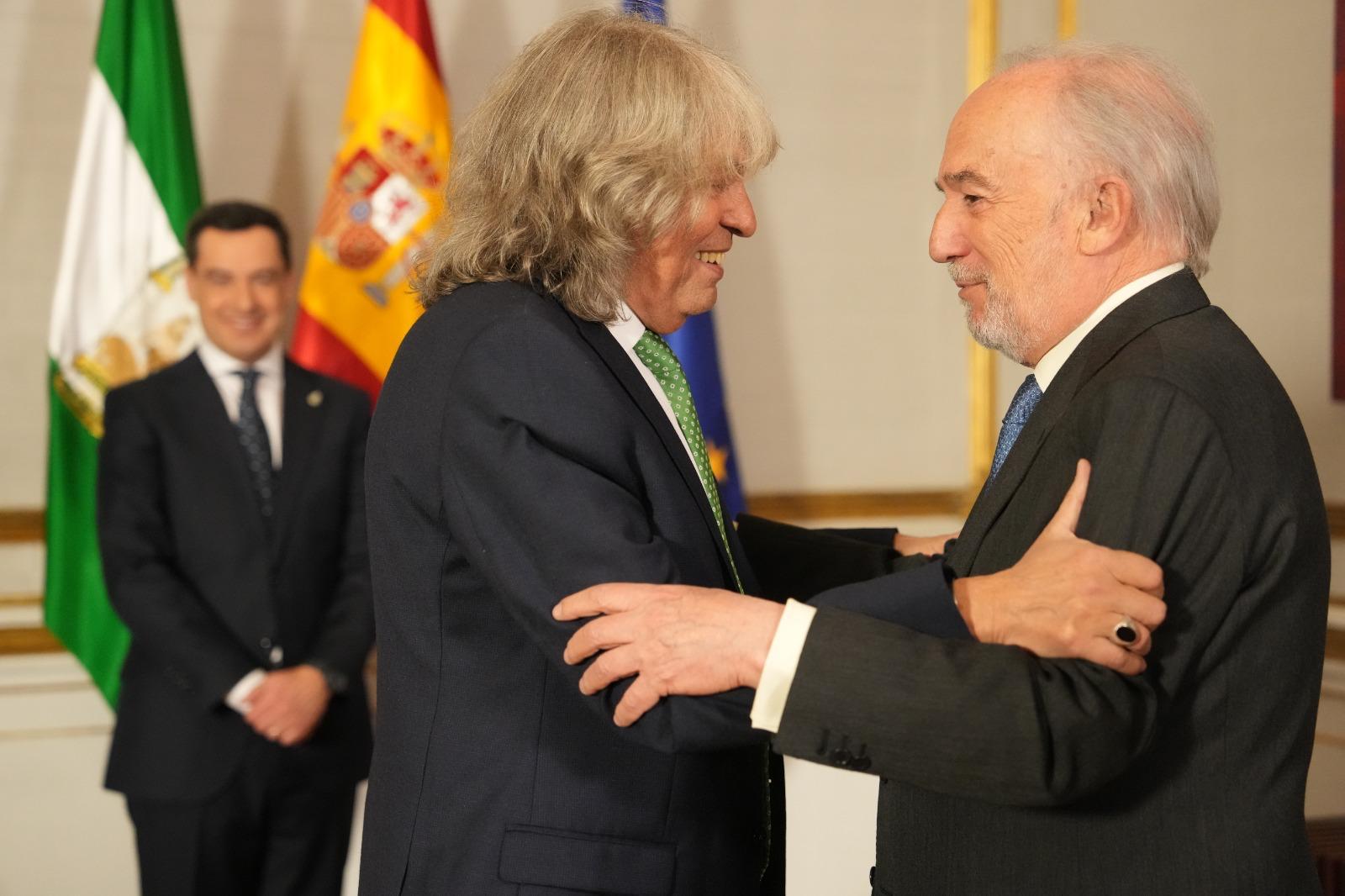 José Mercé y Santiago Muñoz Machado, Hijos Predilectos de Andalucía, en la recepción anoche del presidente andaluz en el Palacio de San Telmo.