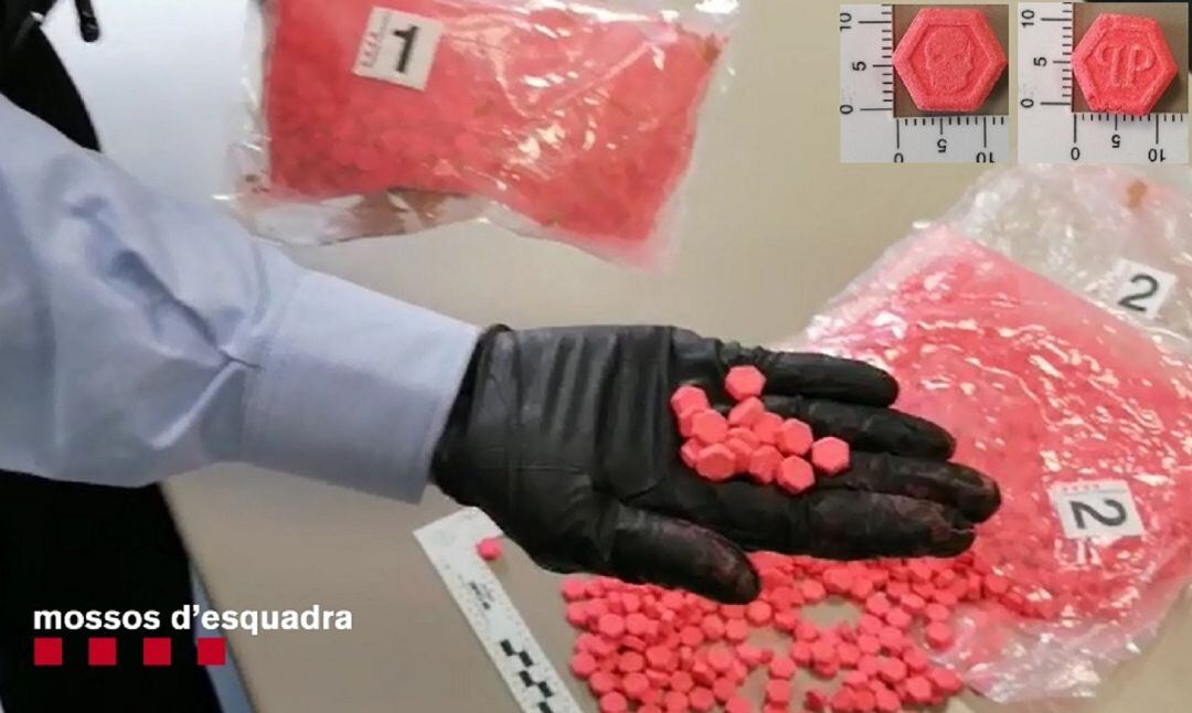 Imatge dels Mossos d'Esquadra d'algunes de les 2.000 pastilles d'èxtasi decomisades a un veí d'Encamp a la Seu d'Urgell aquesta setmana.