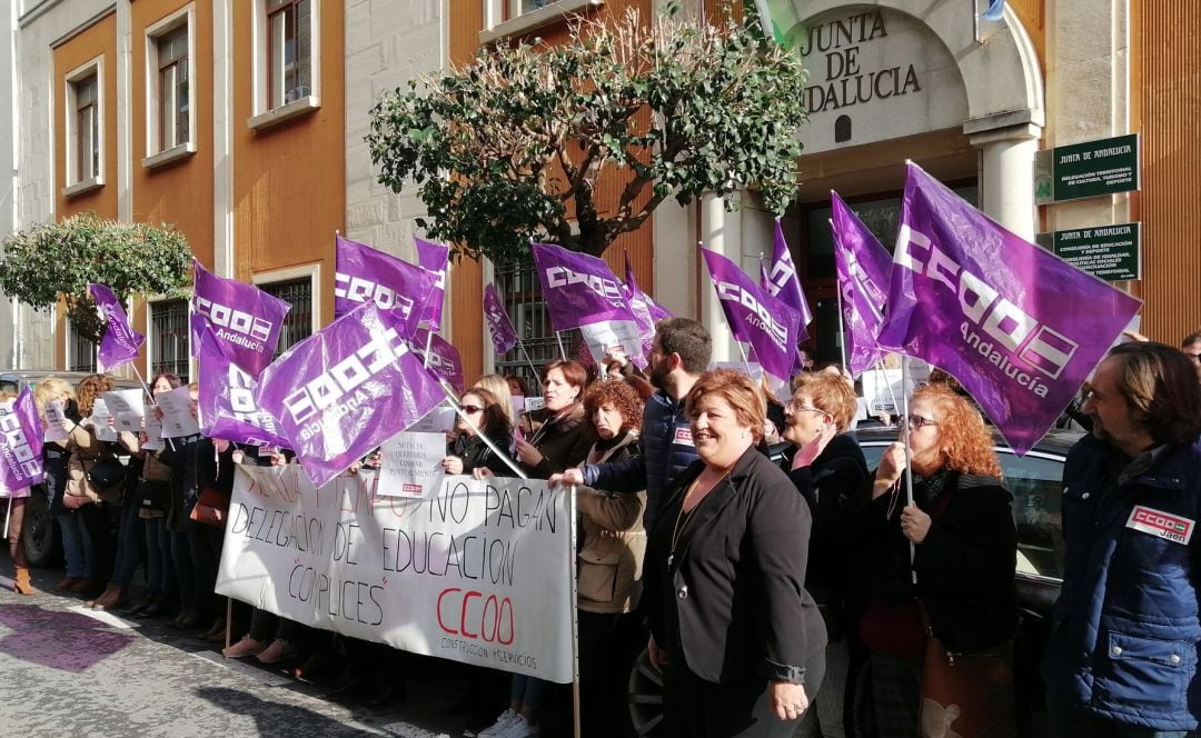 Concentración del personal de limpieza de institutos.