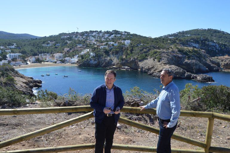 El alcalde, Josep Marí Ribas, en la presentación del mirador de Cala Vedella