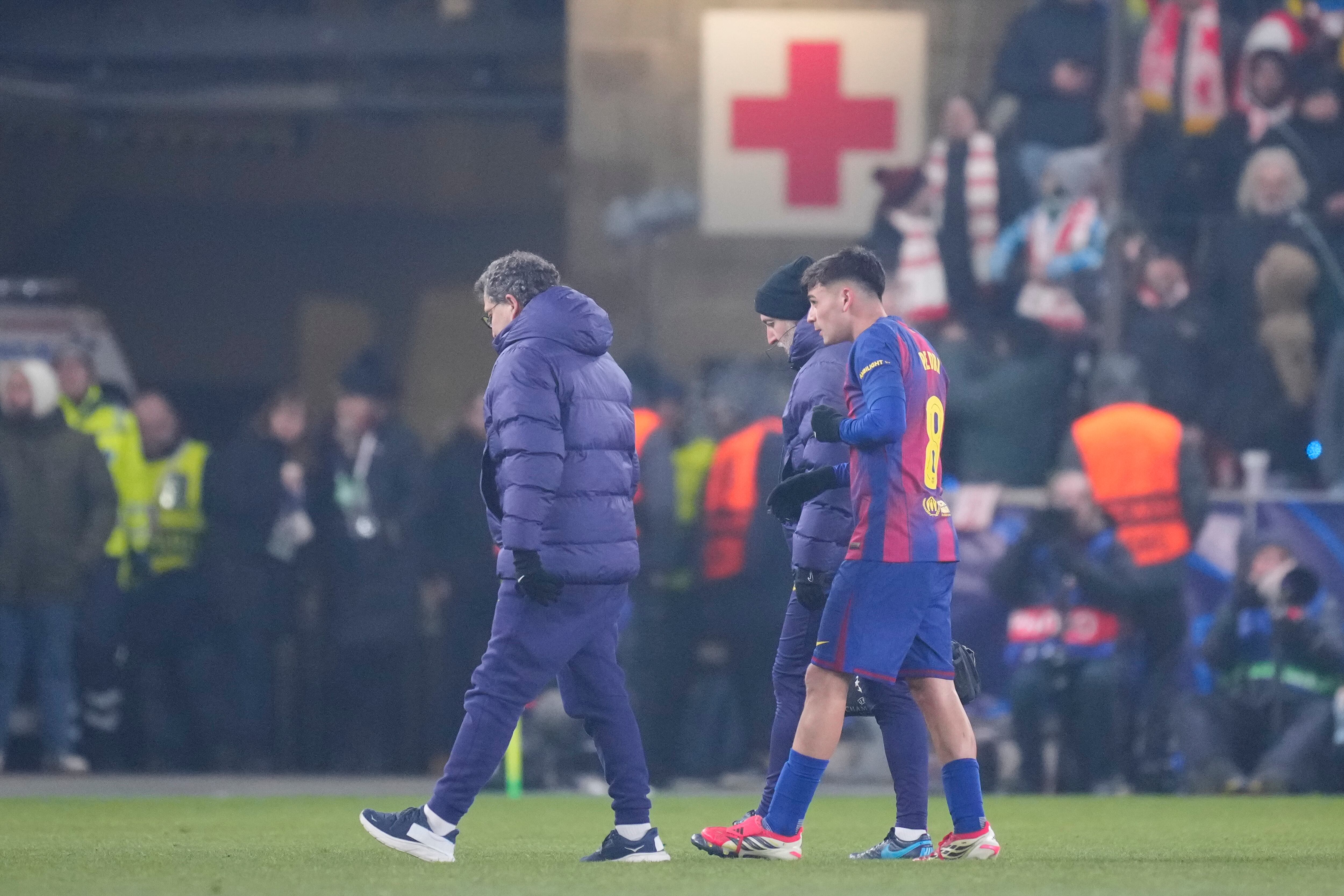 Pedri se retira lesionado del partido ante el Slavia de Praga