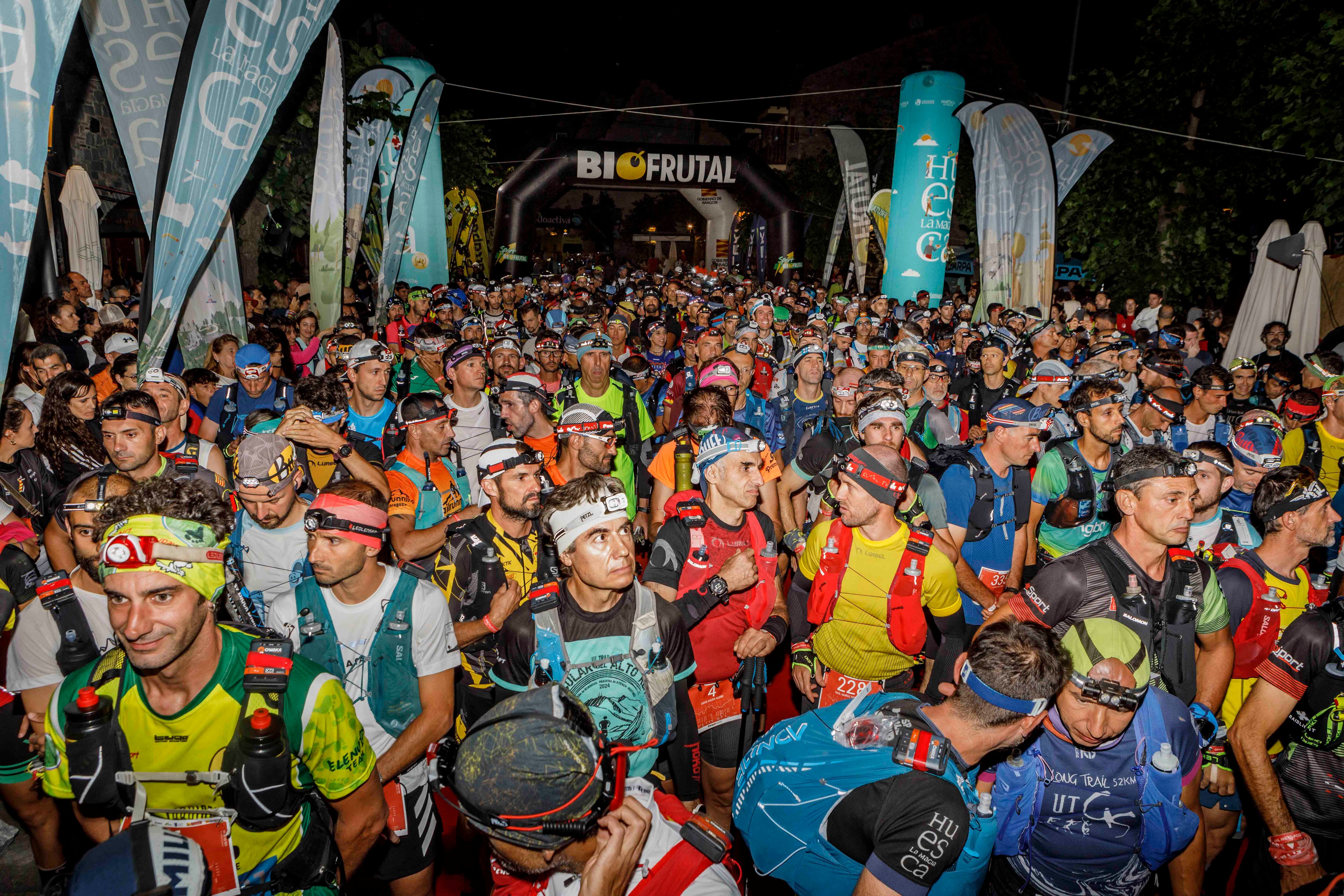 Participantes dispuestos a tomar la salida de la Gran Trail Trangoworld Aneto-Posets