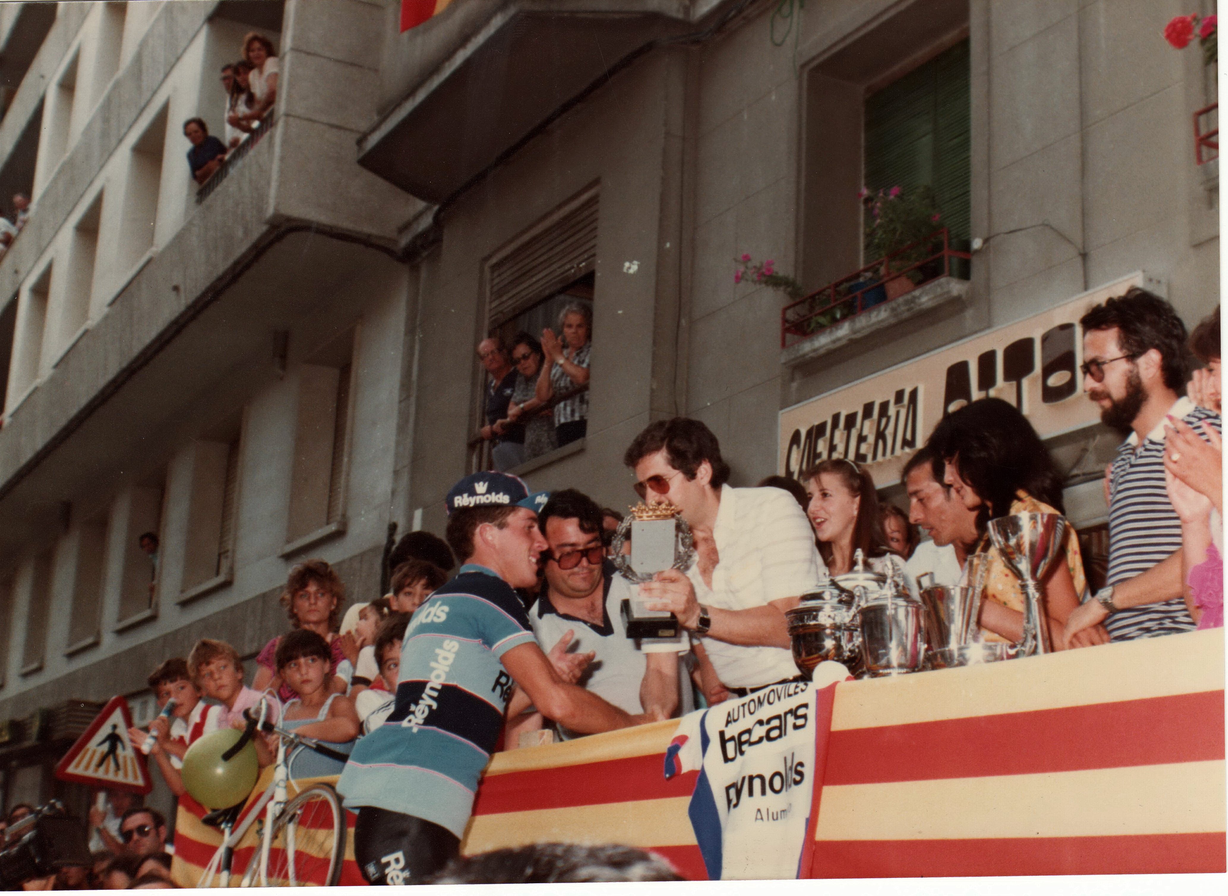 Perico Delgado en Sabiñánigo en su primera victoria como profesional