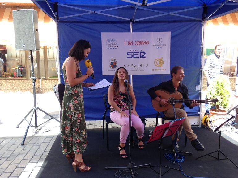 Ana Mellado junto a Lucía Pérez y Daniel Campos