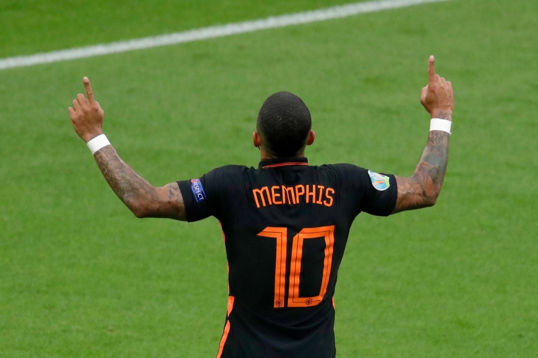 Memphis Depay celebrando un gol en la Eurocopa