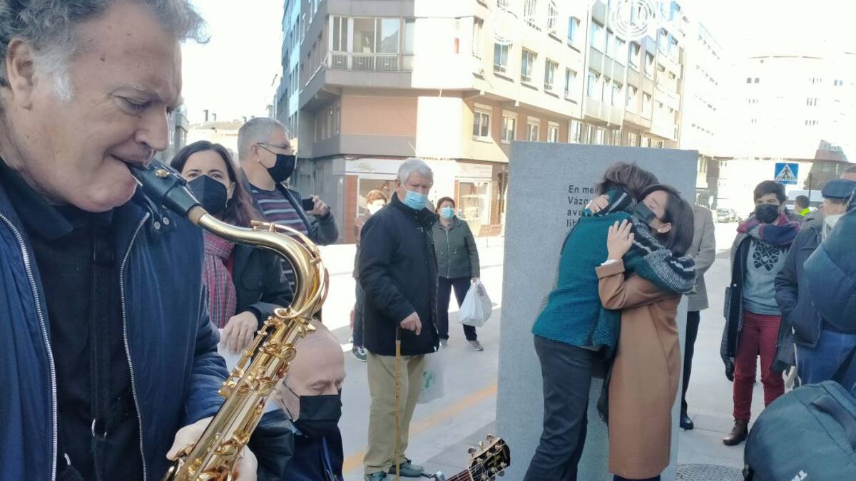 Monolito 'in memoriam' de Rafael Bárez en O Castrillón