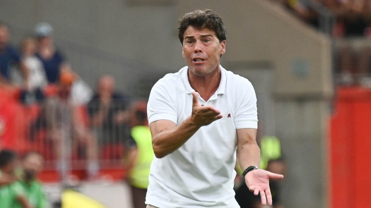 Rubi vivió el partido con alta tensión. Es la primera derrota del Almería esta temporada.