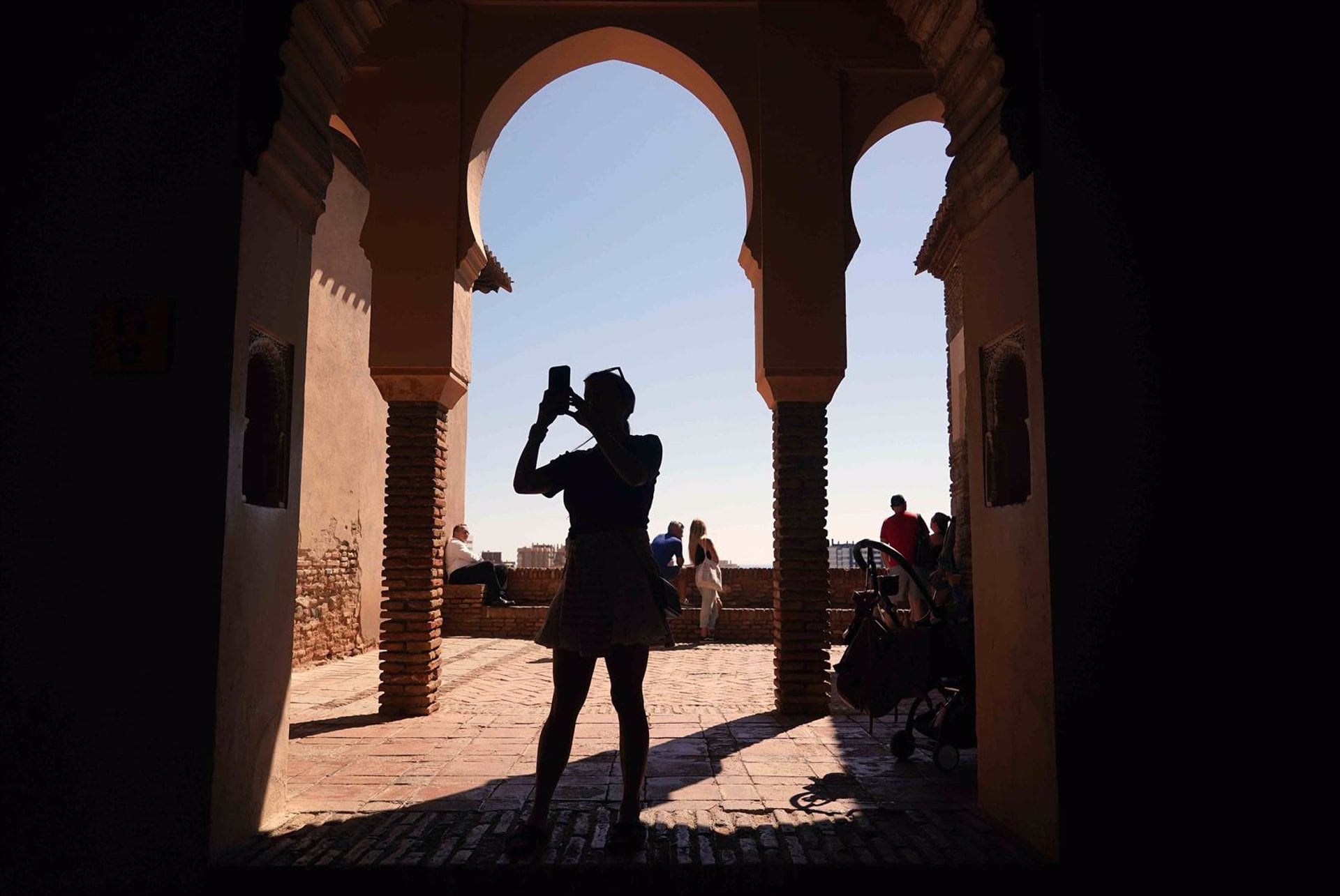 Cientos de turistas disfrutan visitando los monumentos de la capital donde en el día de hoy se conmemora del Día Mundial del Turismo a 27 de septiembre de 2023 en Málaga (Andalucía, España).Como cada año, este 27 de septiembre se celebra el Dí