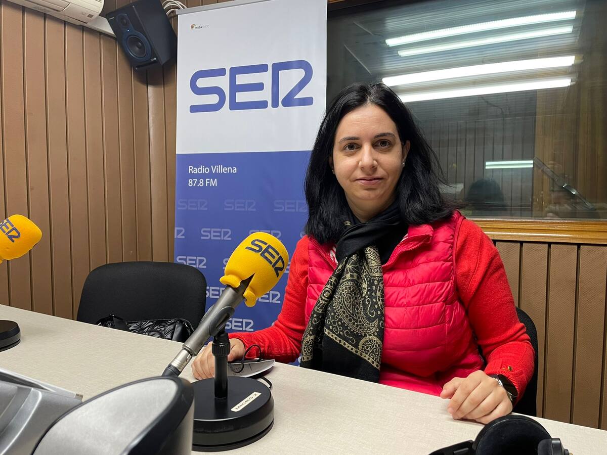 La concejala de fiestas, Maite Gandía, en Hoy por Hoy Villena