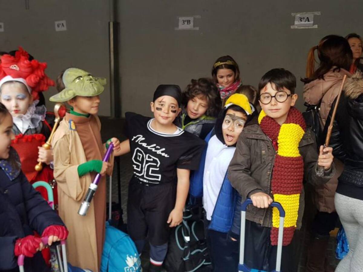 El Entroido empezó ya de mañana en los colegios