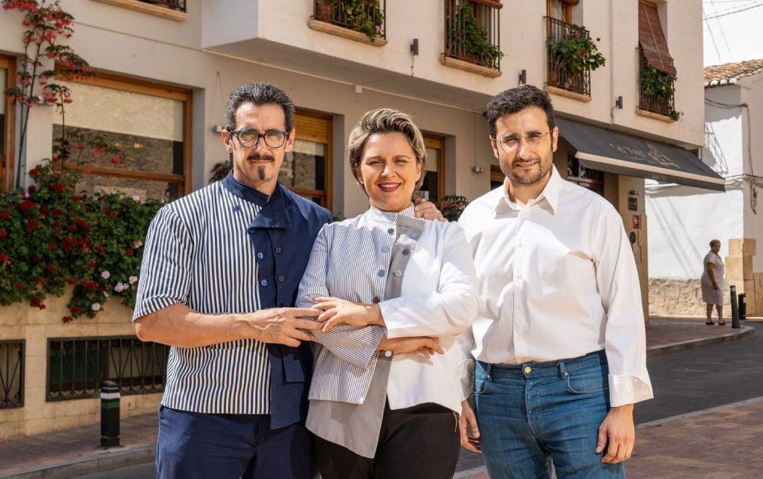 Francisco Cano, Jefe de Sala y Copero, Cristina Figuera, Chef y Jefa de Cocina, y José Cano, Gerente de Eventos 