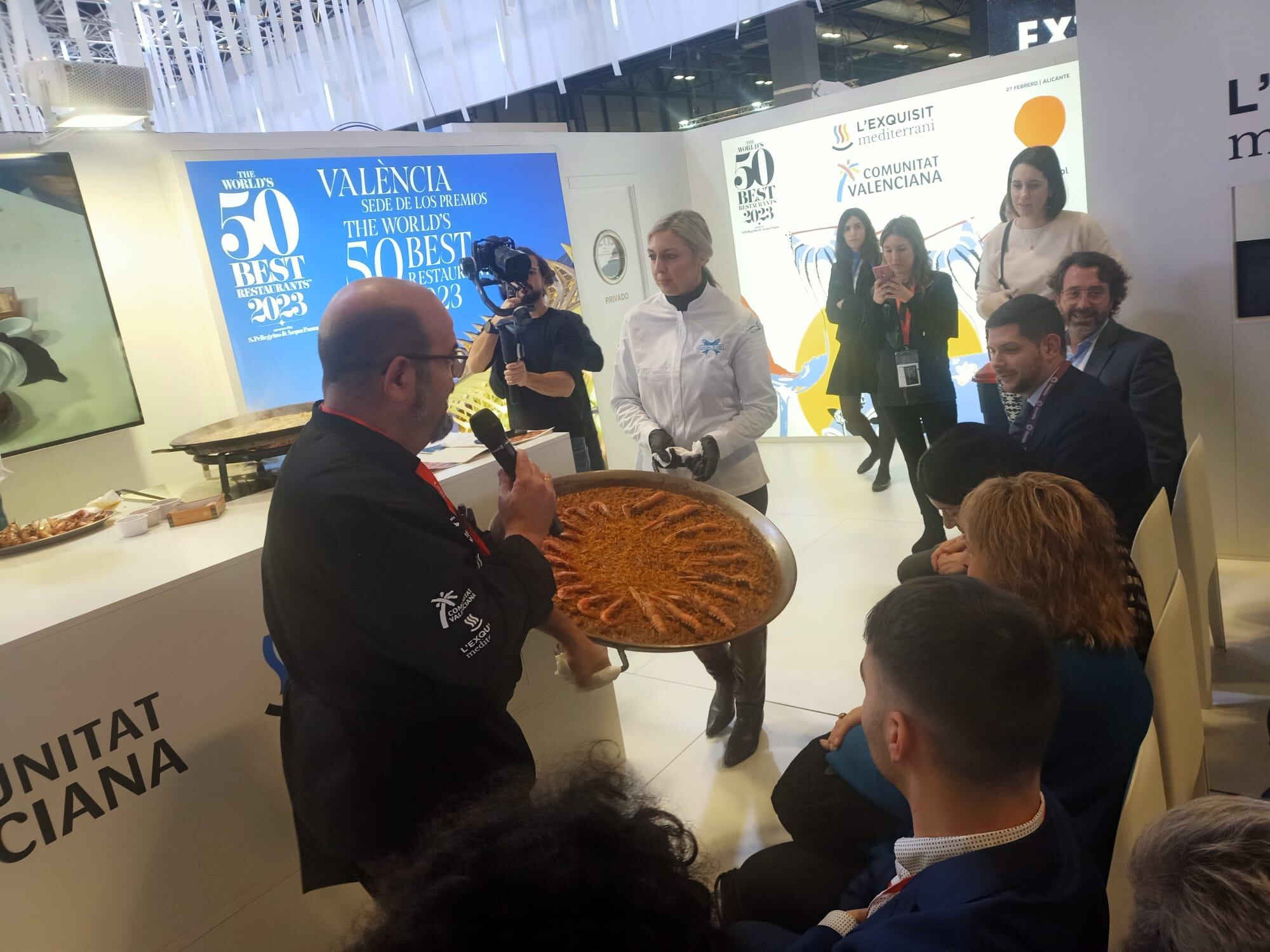 Un momento del showcooking de Fideuà organizado en el estand de Gandia.