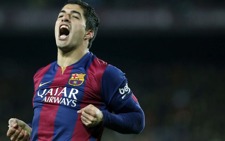 GRA375. BARCELONA, 22/03/2015.- El delantero uruguayo del F. C. Barcelona, Luis Suárez, tras conseguir el segundo gol del equipo blaugrana, durante el encuentro correspondiente a la vigésimoctava jornada de primera división, que han disputado esta noche f