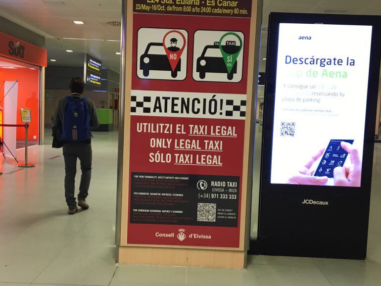 Cartel contra el transporte ilegal en el Aeropuerto