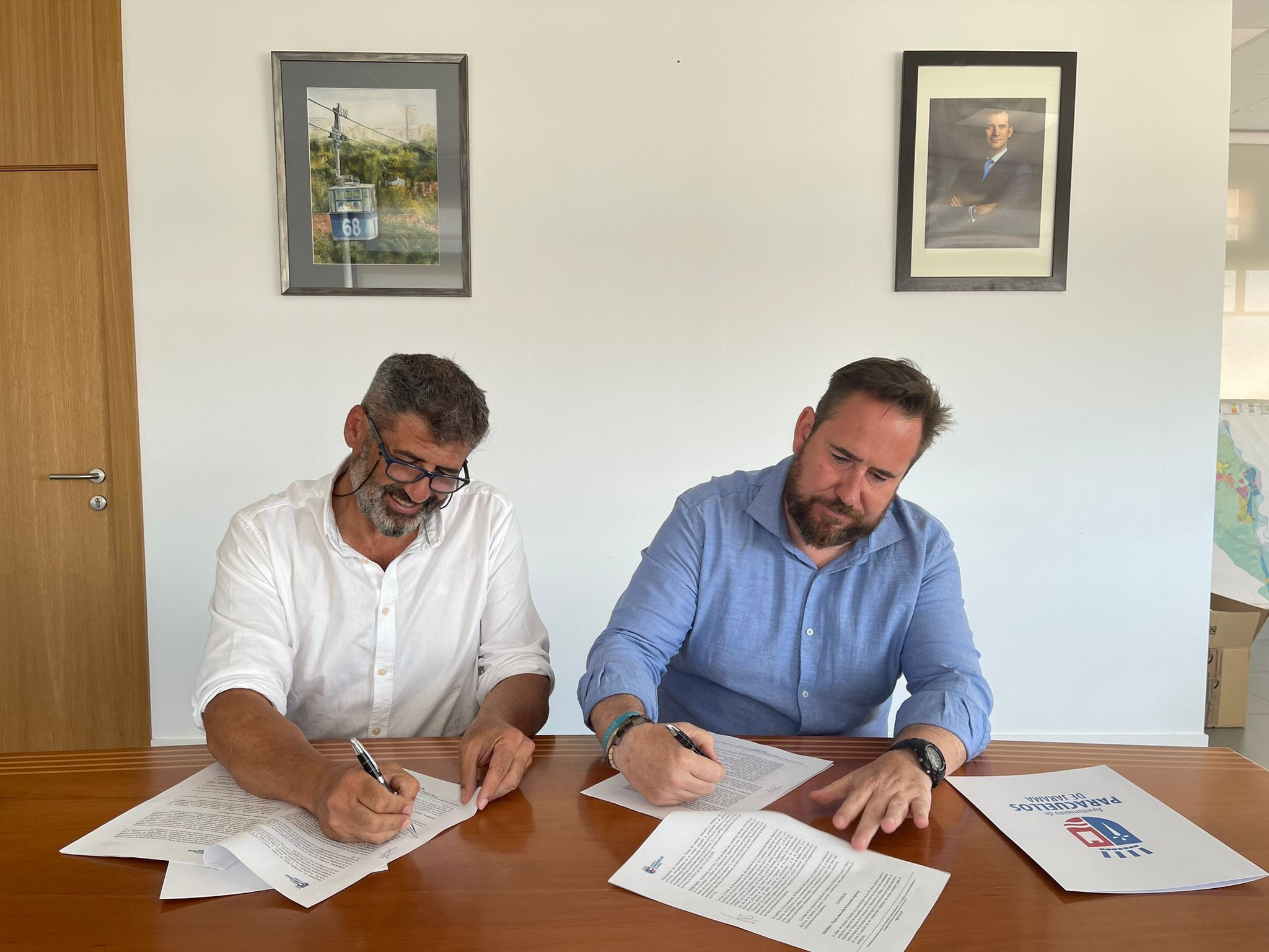 Firma del convenio de colaboración el Ayuntamiento de Paracuellos de Jarama y la Federación Madrileña de Motociclismo