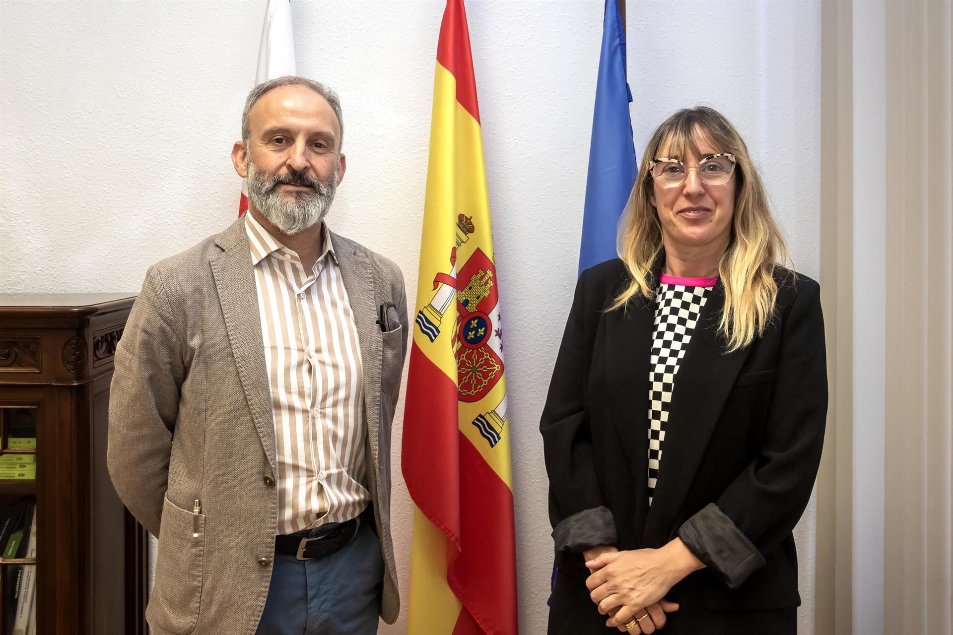 Consejera de Empleo y Políticas Sociales, Eugenia Gómez de Diego. Director de trabajo, Gustavo García. - Archivo.