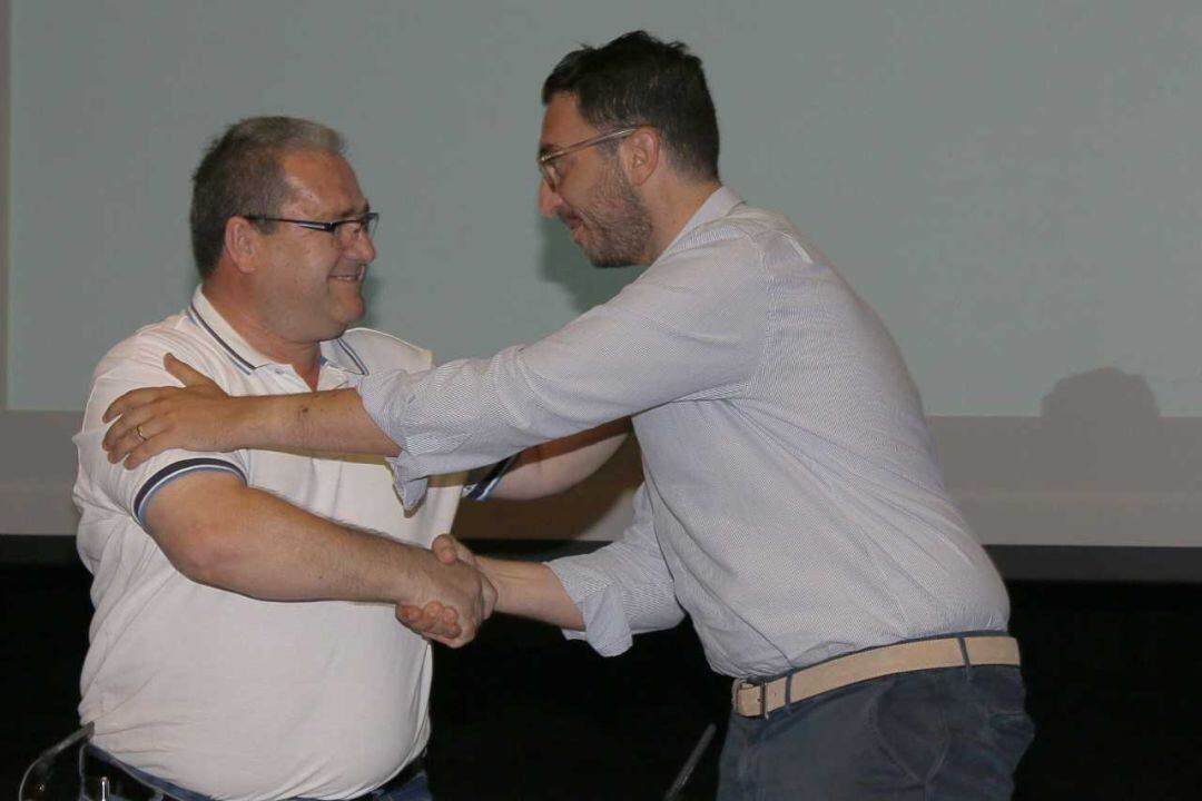 Vicente Puertas y Pierre Mevy se saludan