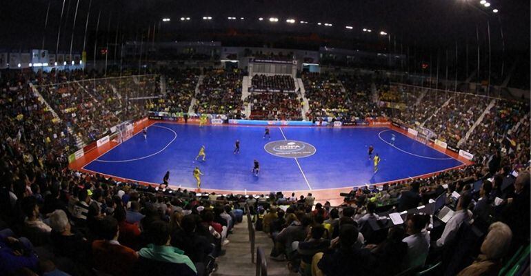 Pabellón Quijote Arena durante un partido de fútbol sala.