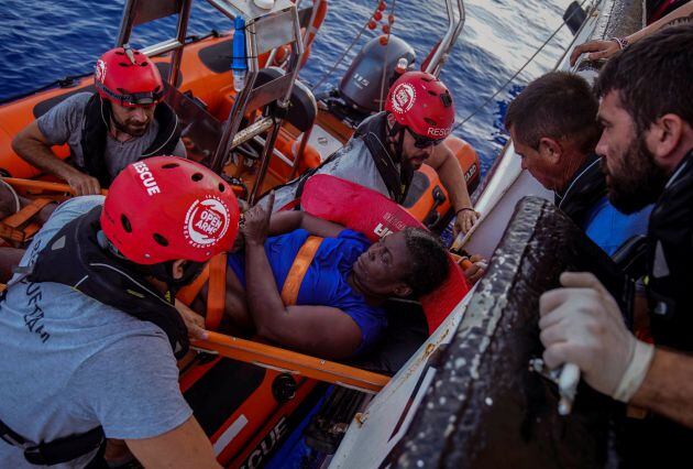 Marc Gasol junto a voluntarios de &#039;Open Arms&#039; en el mar Mediterráneo