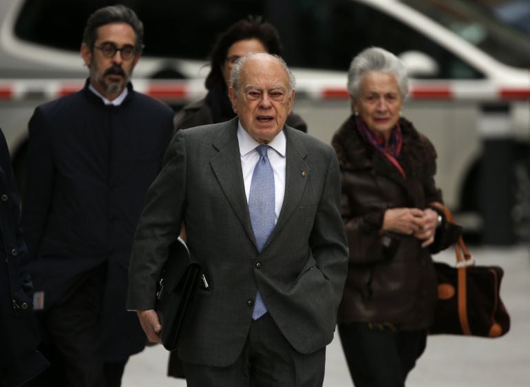 Jordi Pujol y su mujer, Marta Ferrusola, llegan a la Audiencia Nacional.