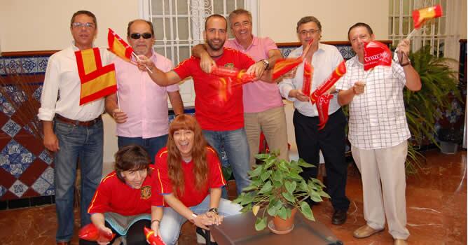 Carles Francino y Ana Guantes en Radio Sevilla con los compañeros Salomón Hachuel, Enrique Carneado, Antonio Yélamo y Jose Vicente Dorado.