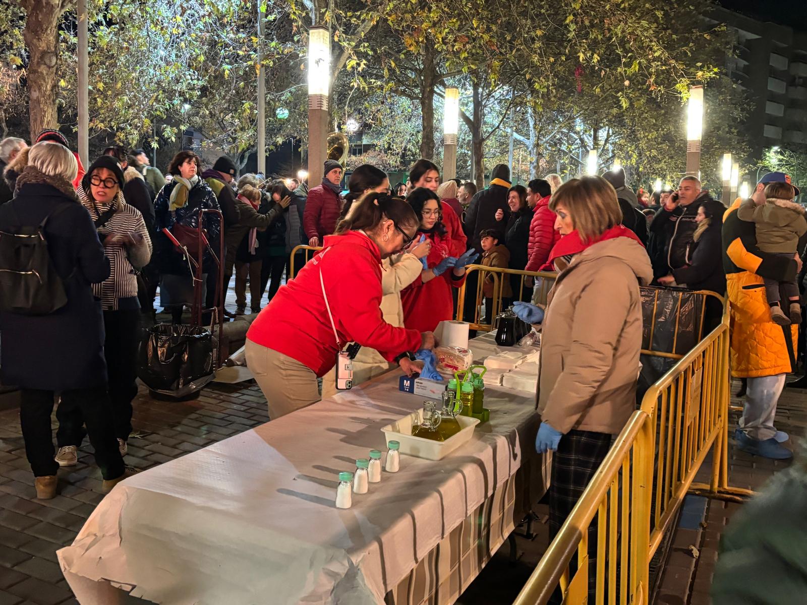 En la hoguera se repartieron patatas asadas y vino