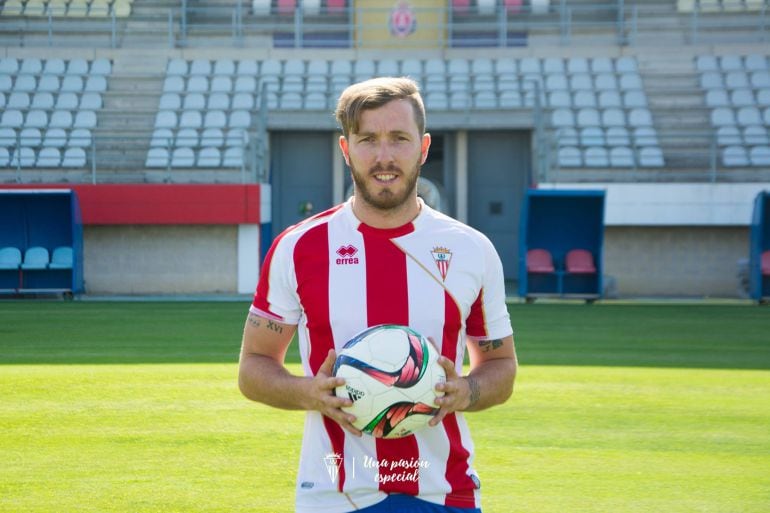 Dani Hoyos durante su presentación con el Algeciras CF.