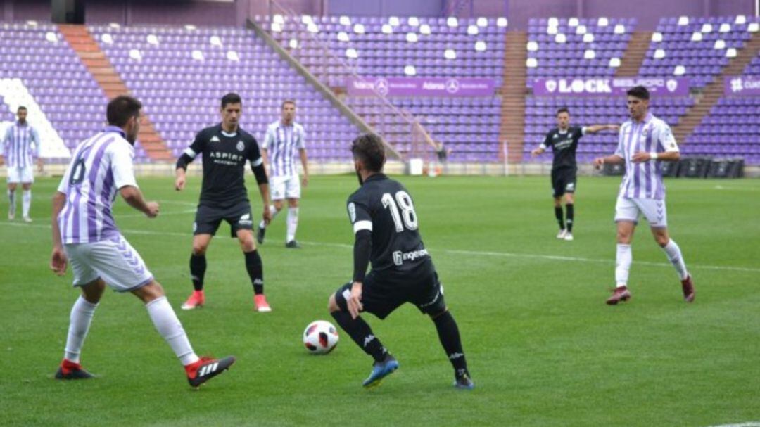 Yeray y Mancebo se asocian en un lance del partido de ida