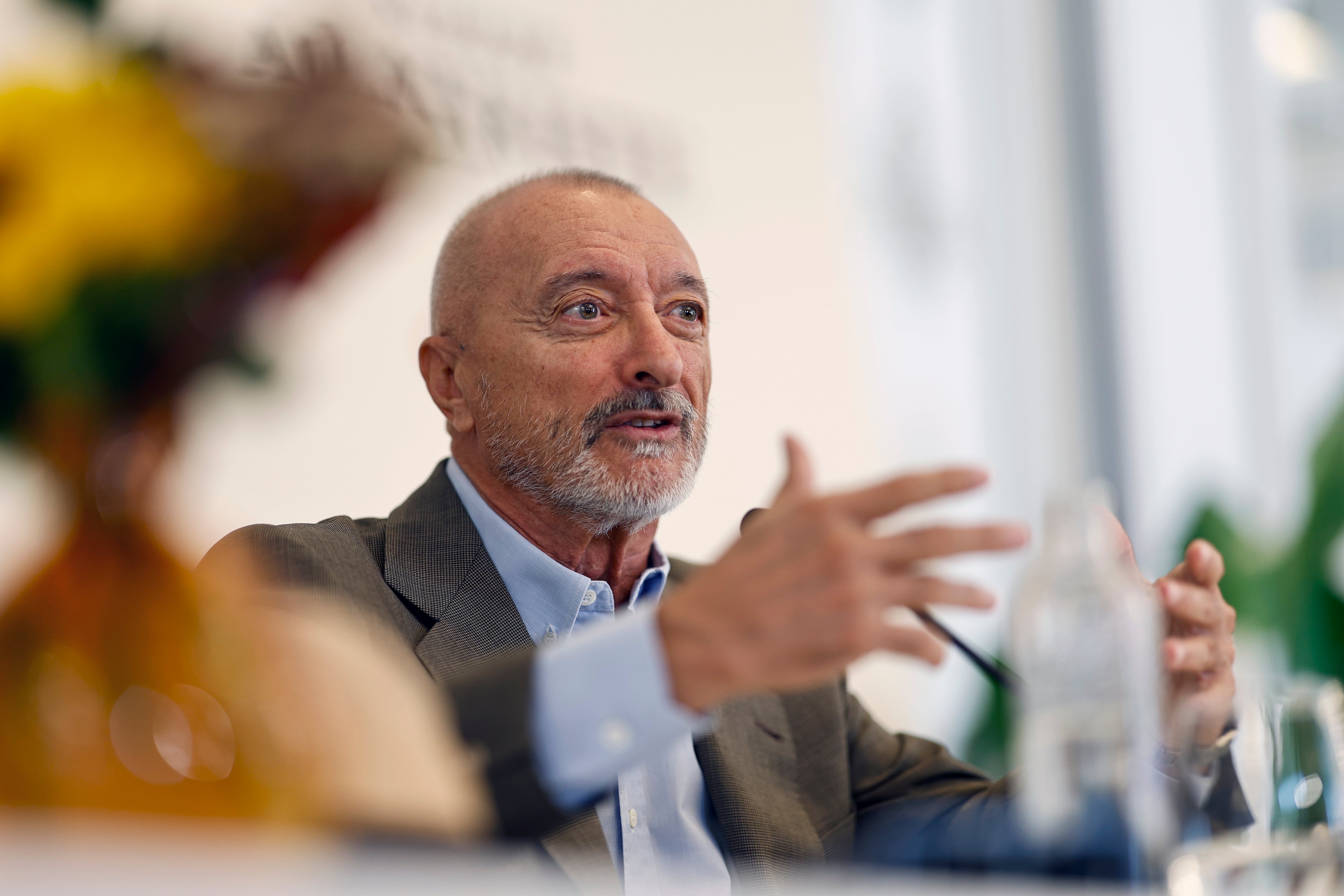 El escritor Arturo Pérez-Reverte, este martes durante la presentación de su nueva novela sobre el capitán Alatriste