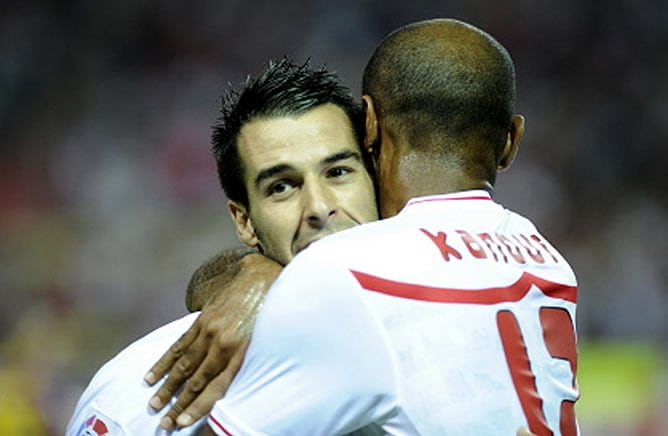 Negredo y Kanouté celebran un gol del equipo sevillista