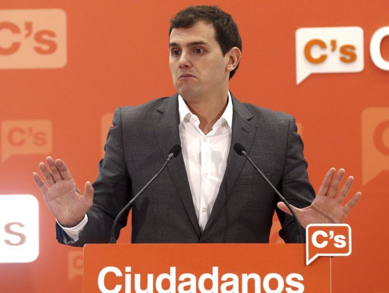 El líder de Ciudadanos, Albert Rivera, durante la rueda de prensa que ha ofrecido tras la reunión de la Ejecutiva Nacional del partido hoy en su sede de Madrid.