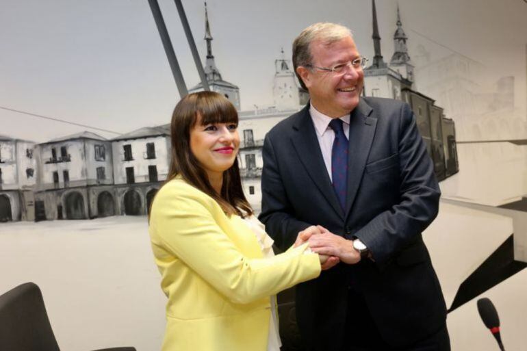 Antonio Silván y la portavoz de Ciudadanos en una imagen de archivo