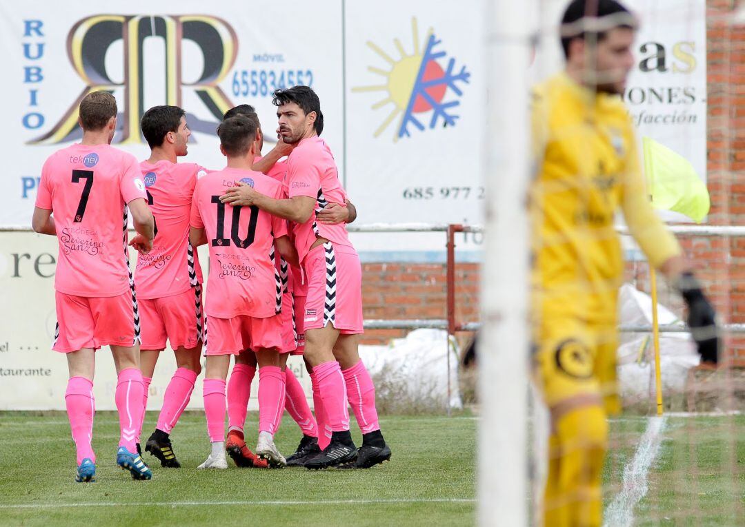 La Segoviana celebrando un gol