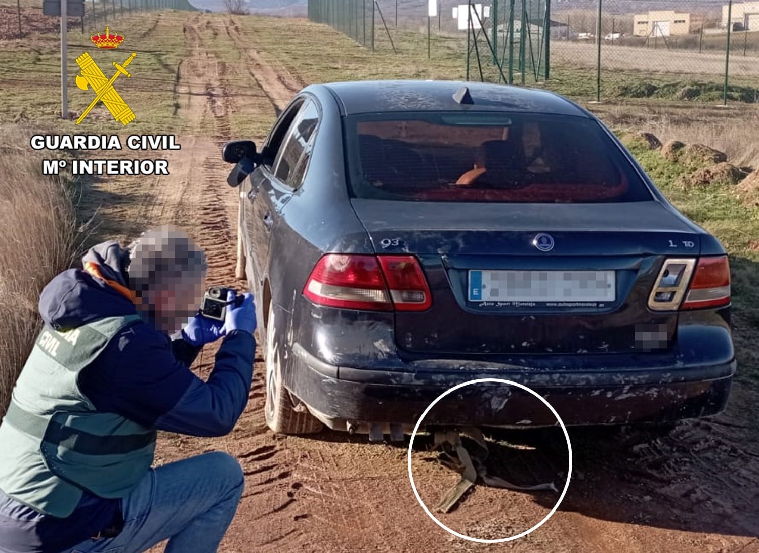 Imagen del coche que intentaban remolcar