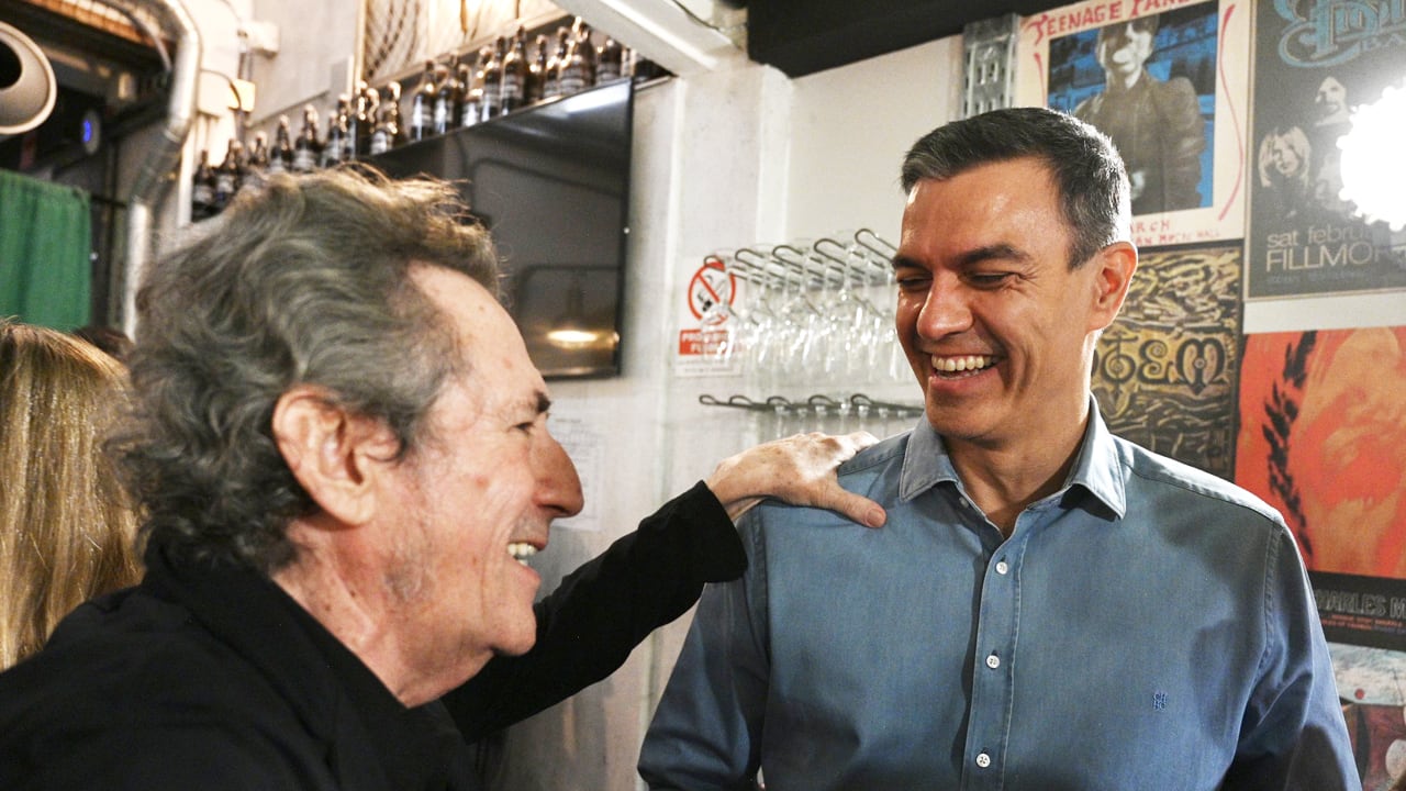 Miguel Ríos y Pedro Sánchez, en el local de ocio nocturno &quot;Lemon Rock&quot; de Granada