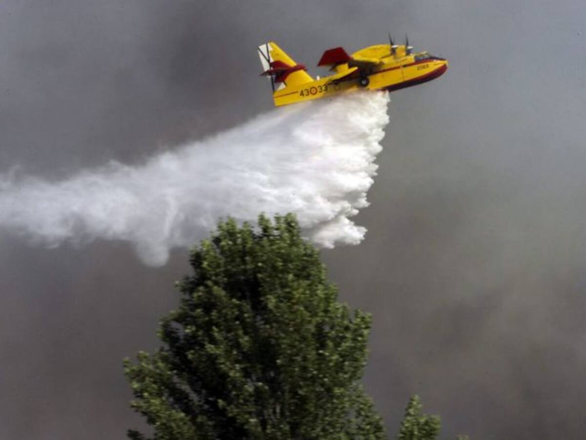 Controlado el incendio en La Cumbre que ha quemado 1.450 hectáreas de pasto y matorral