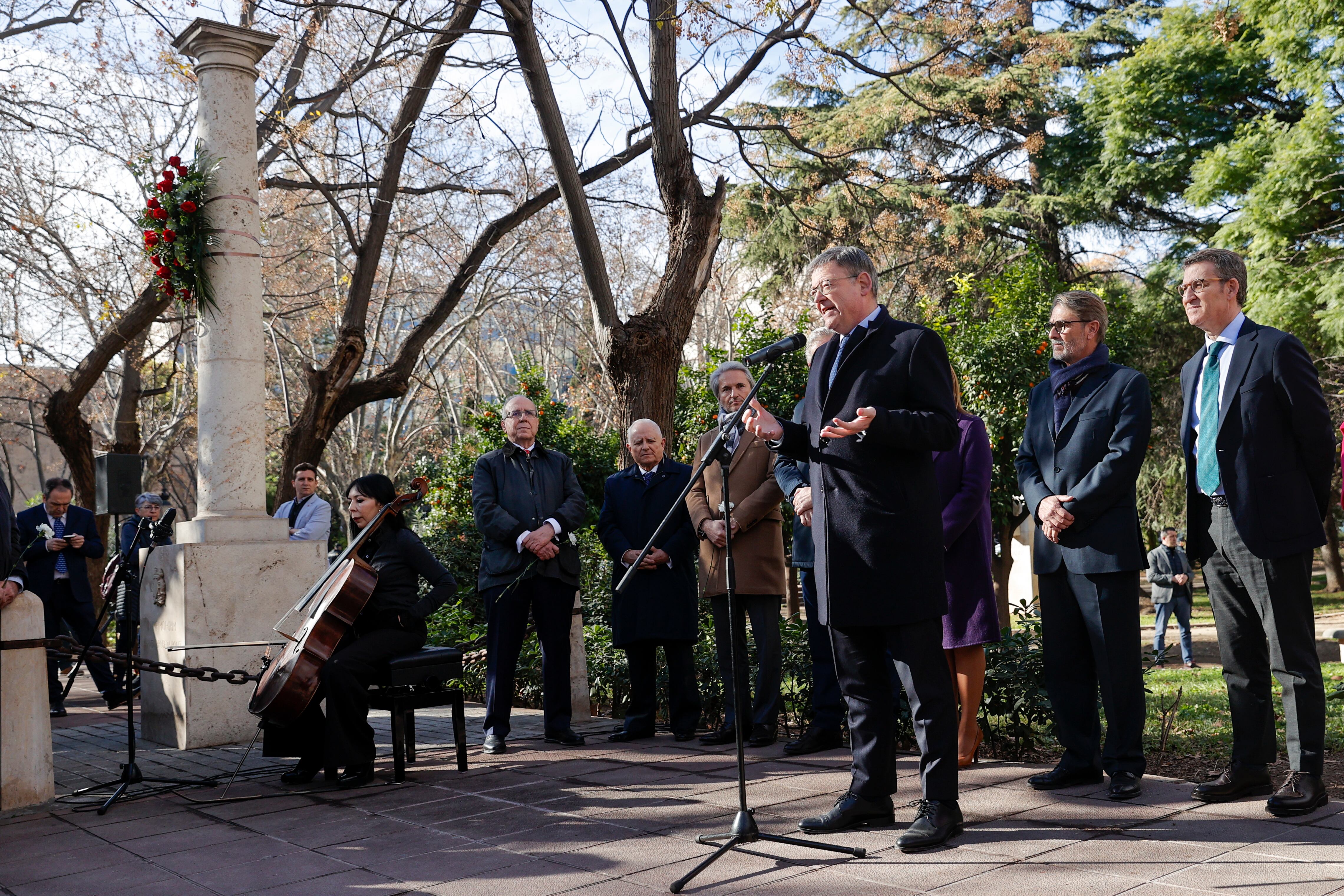 El president de la Generalitat, Ximo Puig, y el líder del PP, Alberto Núñez Feijóo, entre otros, participan en el acto en memoria del profesor Manuel Broseta organizado con motivo del trigésimo primer aniversario de su asesinato por ETA