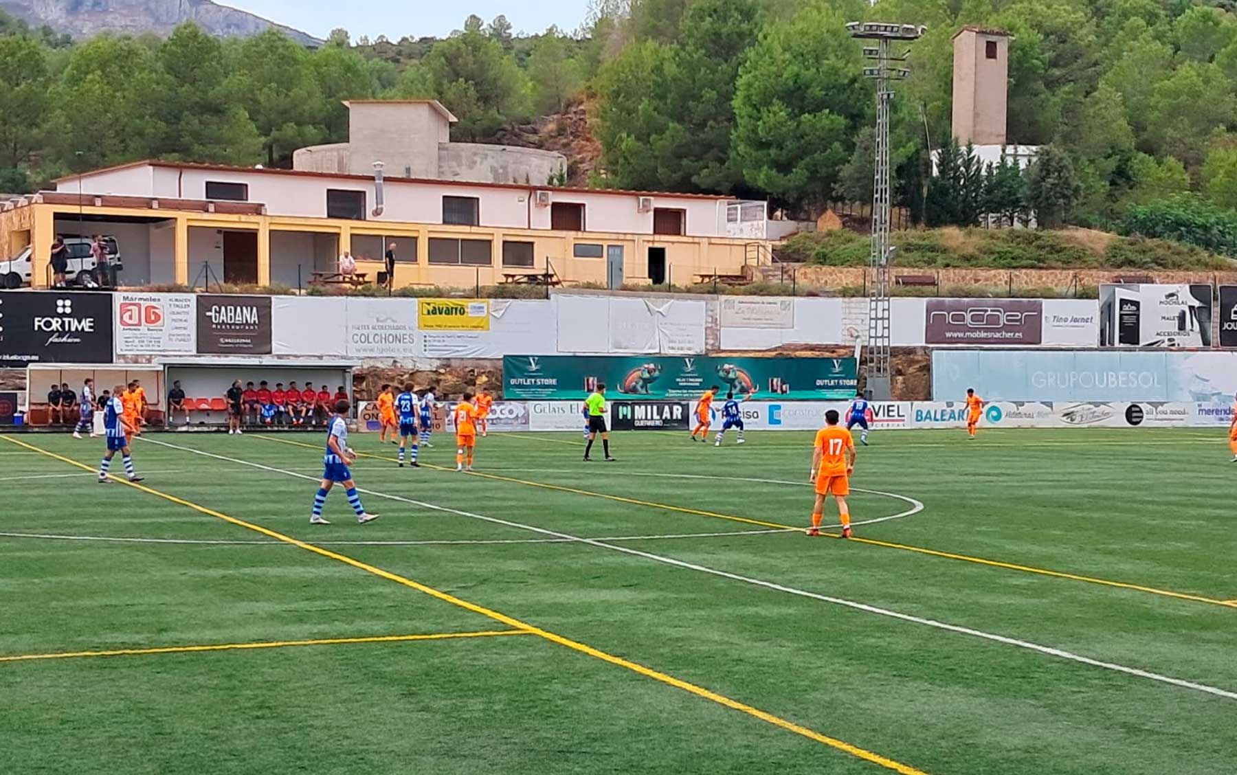Imagen del partido amistoso entre el Atzeneta y el Alcoyano en el Regit
