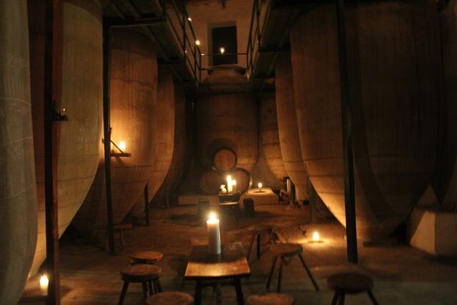 Sala de tinajas de la Bodega Terraza Jamón Spain