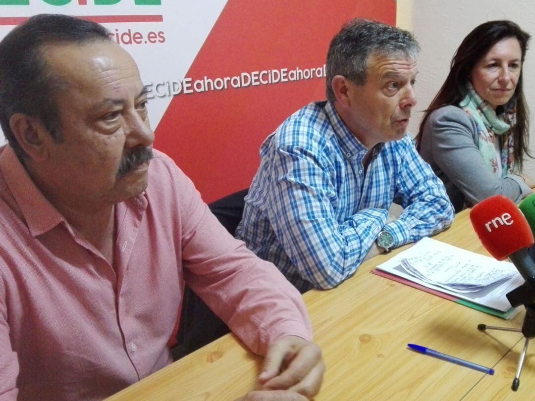 Manuel Fuentes, en el centro de la imagen, durante la rueda de prensa para valorar la gestión del Equipo de Gobierno del Ayuntamiento de Zamora